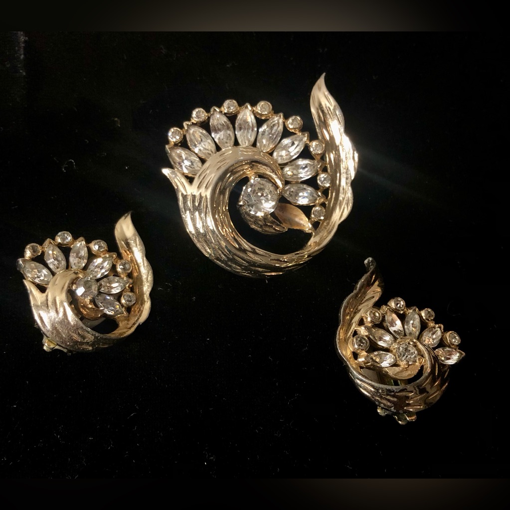Vintage 40’s/50’s Jomaz Signed Brooch And Clip Earring Set